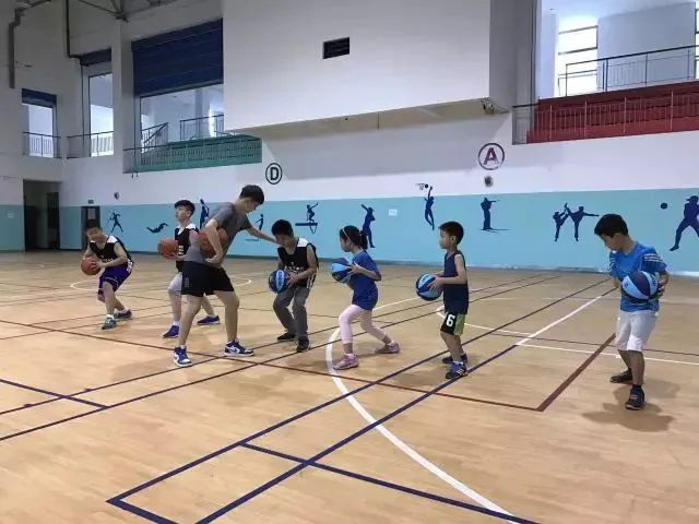 如何利用智能裁判数据提升篮球训练效果_0